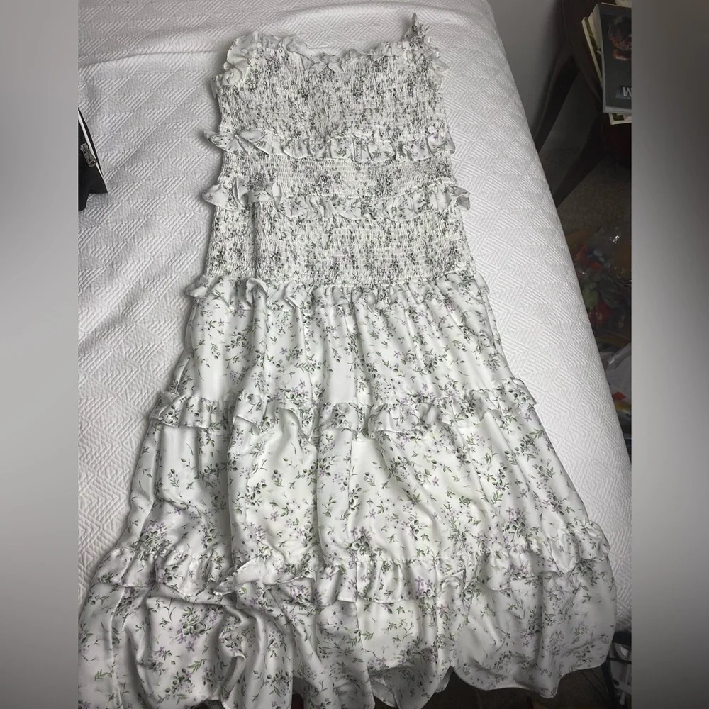 Antonio Melani Smocked Floral Ruffle Tiered Dress. Size 10 - Picture 6 of 9